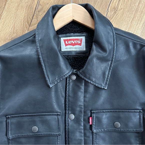 LEVIS Faux Leather Sherpa Lined Black Snap Zip Trucker Jacket NWT Mens Sz M - Picture 2 of 12